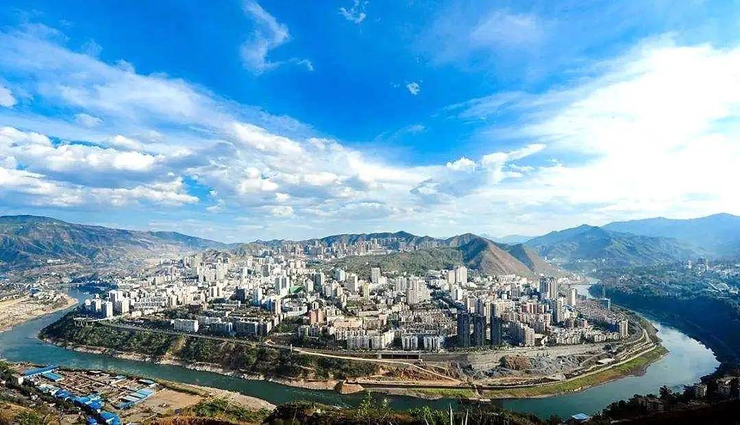 走进四川，领略多彩人文与自然之美